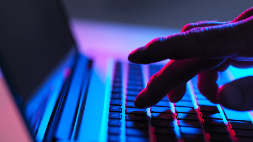 hand-on-laptop-888×500-1